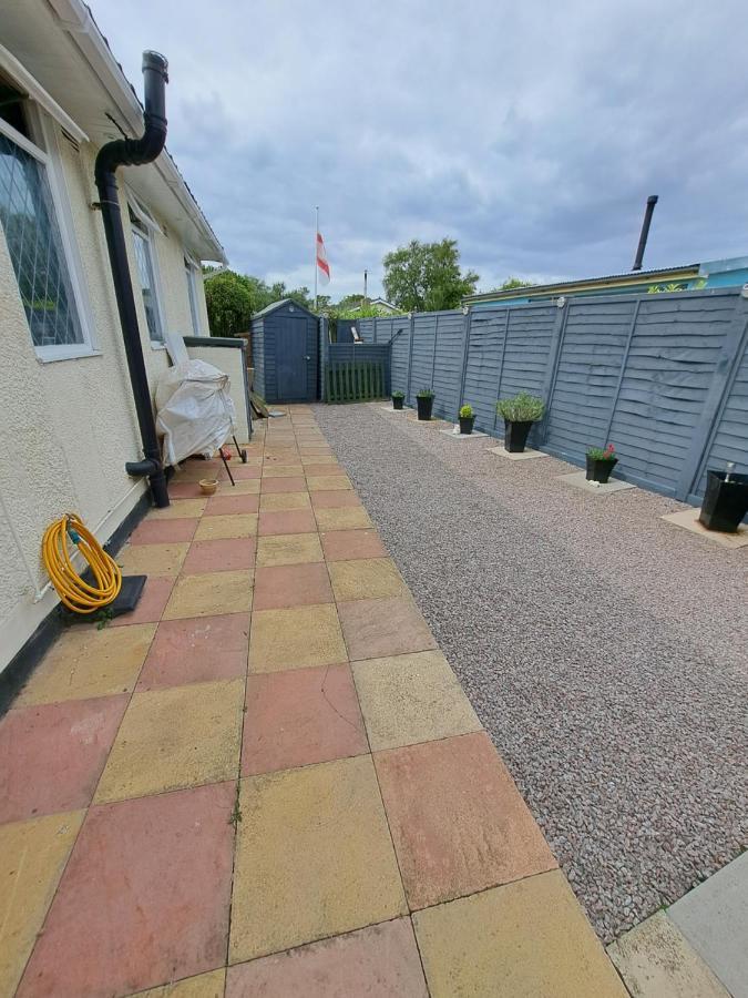 Beach & Tonic Beachside Chalet Humberston Esterno foto