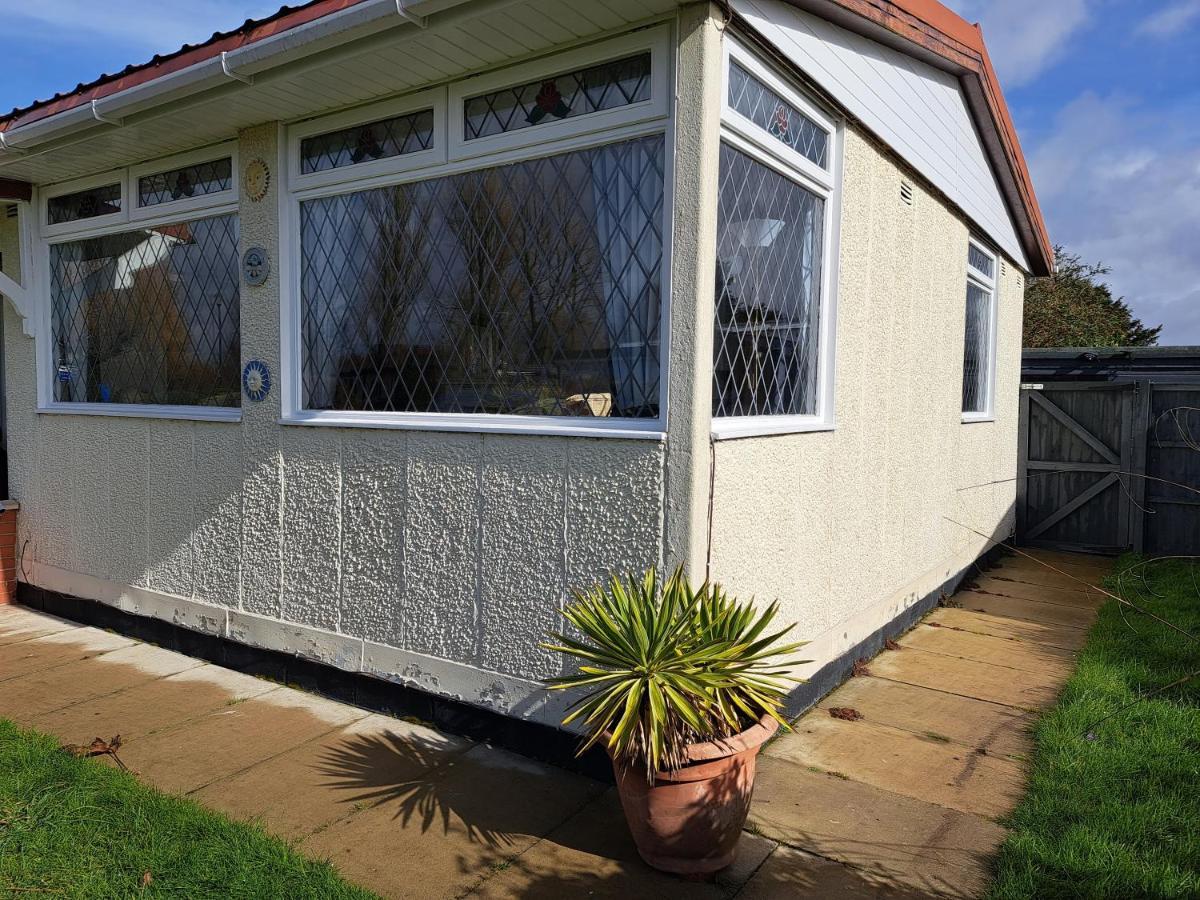 Beach & Tonic Beachside Chalet Humberston Esterno foto