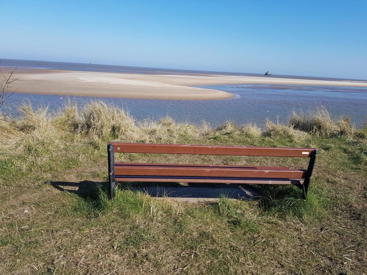 Beach & Tonic Beachside Chalet Humberston Esterno foto