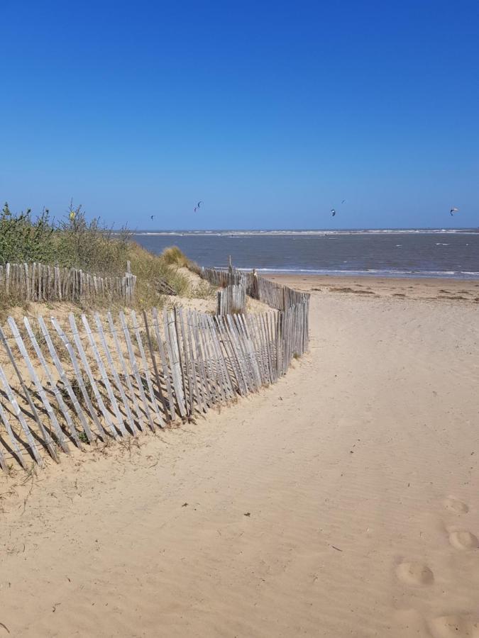 Beach & Tonic Beachside Chalet Humberston Esterno foto